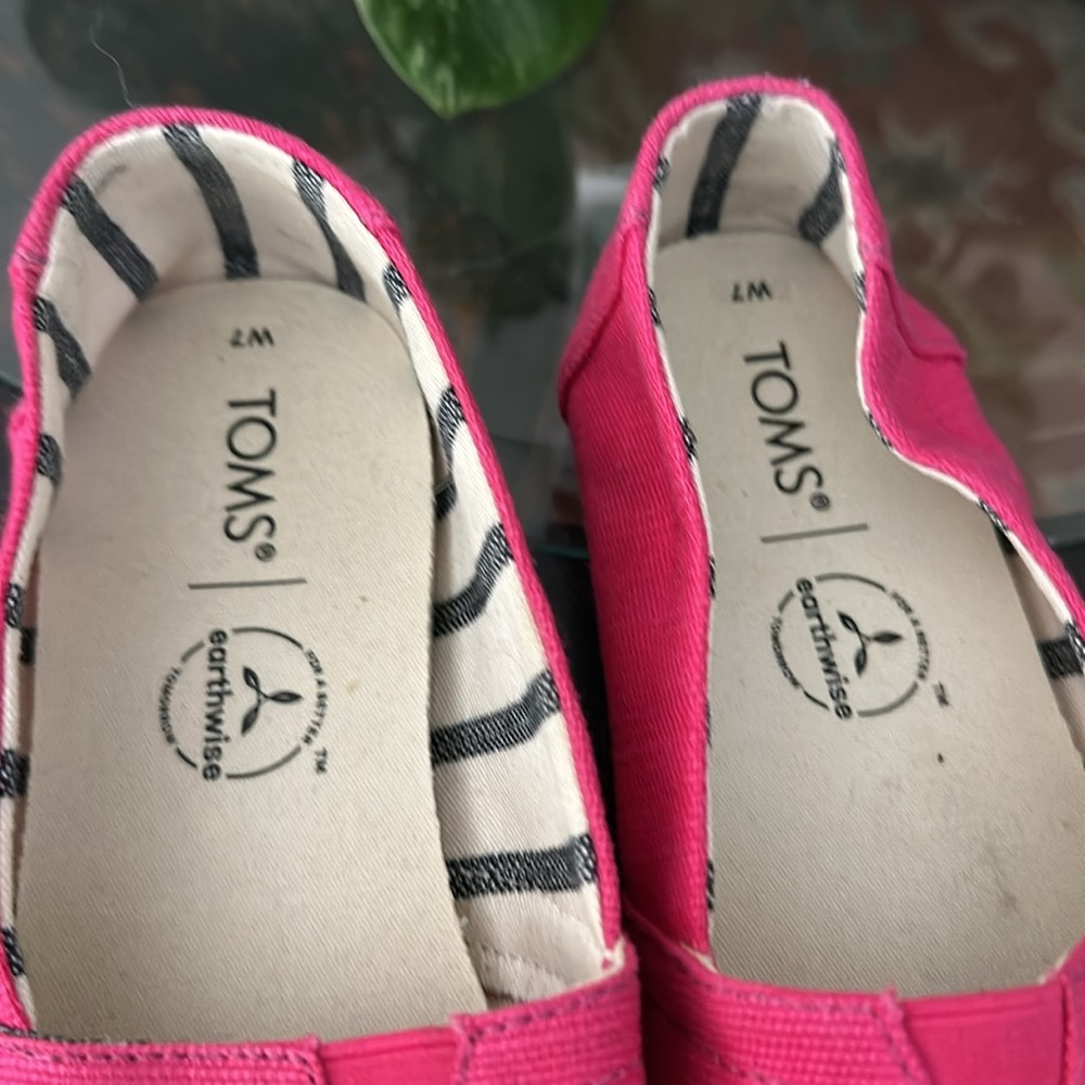 Pink Toms - Picture 2 of 3